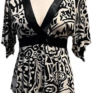 Boho Women’s SOULMATES Black & Ivory Handkerchief hem Top Blouse Tunic sz L